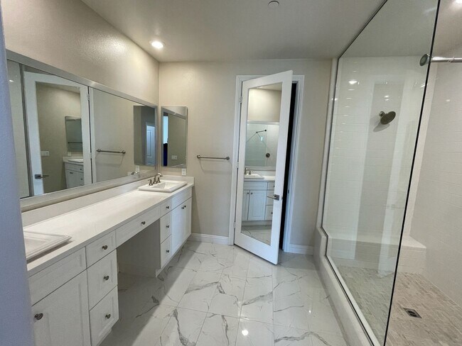 Building Photo - Stunning 4 bedroom home in Vista-With Solar!