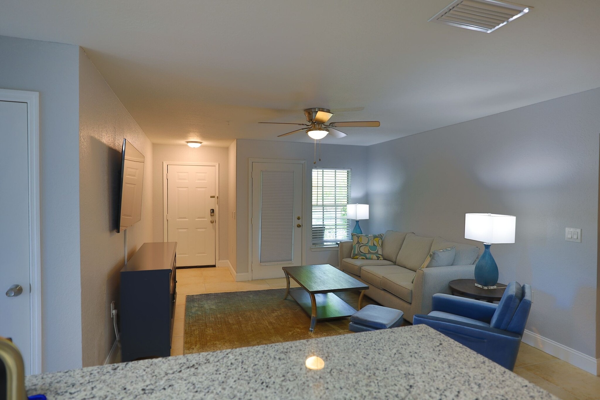 Building Photo - 8933 Manor Loop