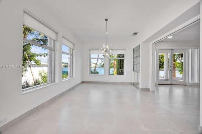 Building Photo - 621 N Mashta Dr