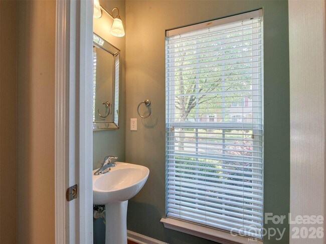 Building Photo - 8164 Bridgegate Dr