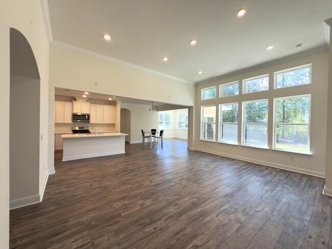 Building Photo - 296 Symphony Way