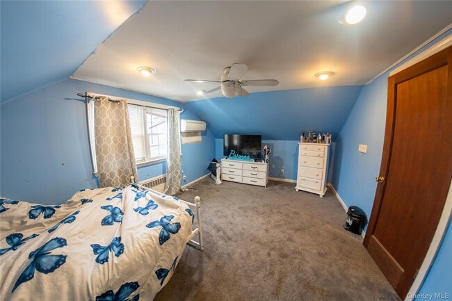 Building Photo - 2454 Columbus Ave