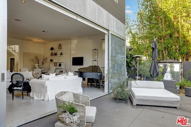 Building Photo - 2425 Clement Ave