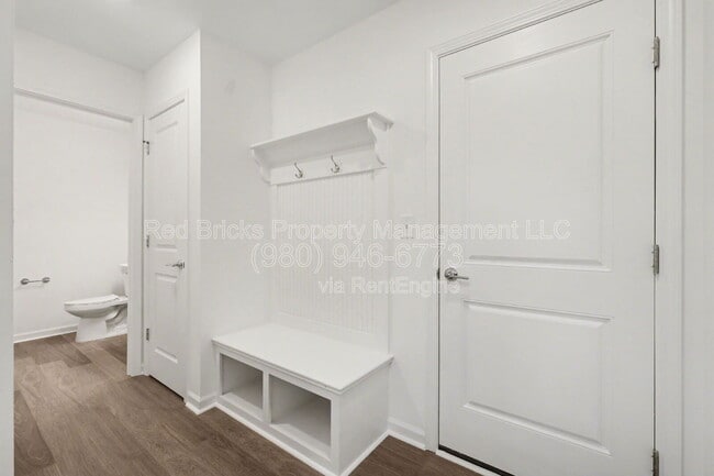 Building Photo - 2007 Hawksworth Ln