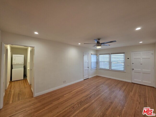 Building Photo - 102 Gaviota Ave