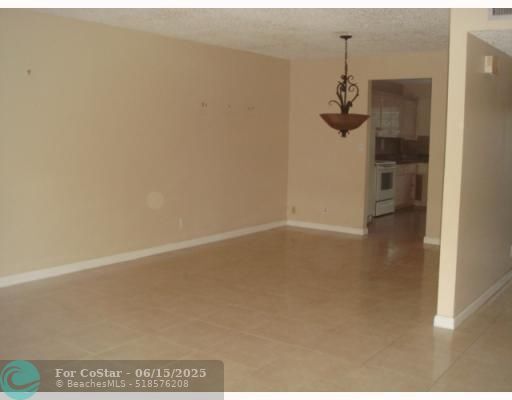Building Photo - 3920 Woodside Dr