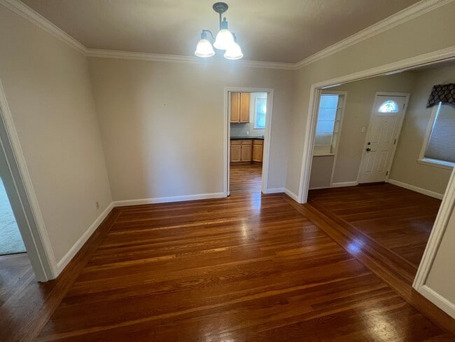 Building Photo - Beautiful 3 bed 2 bath Belmont home with amazing views. This is a must see!