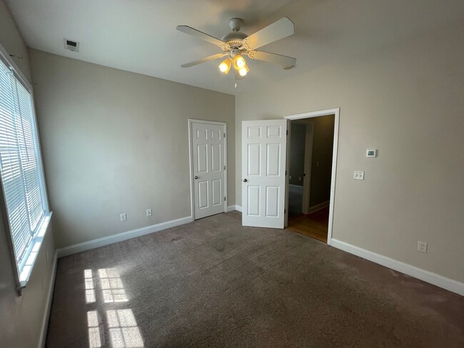 Building Photo - 375 Lullwater Dr