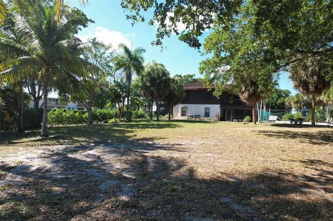 Building Photo - 444 Pine Cir