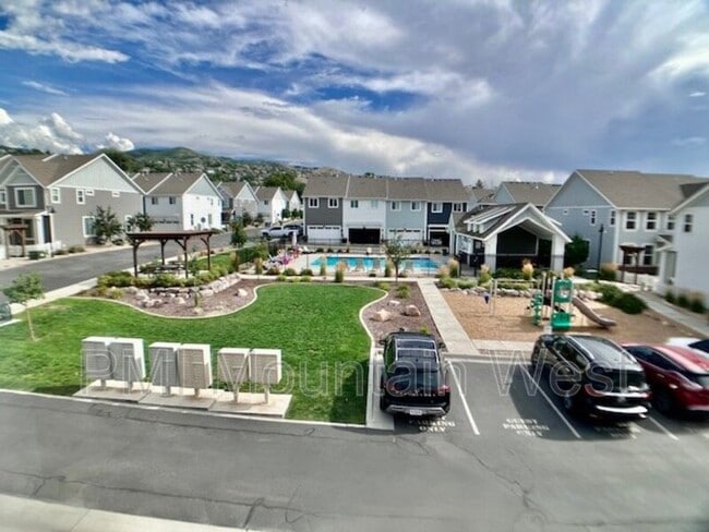 Building Photo - 269 E Ellen Ln