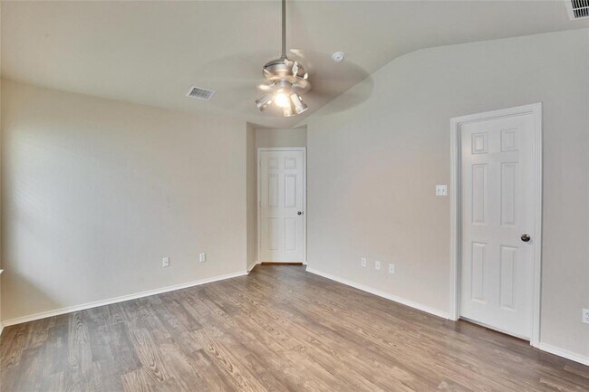 Building Photo - 210 Lollipop Ln