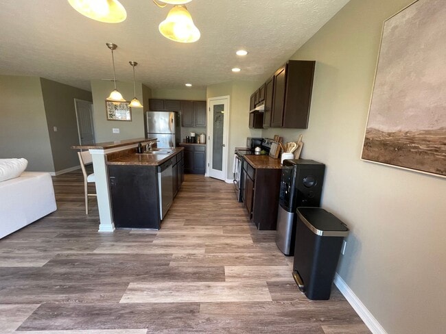 Building Photo - 3 Bedroom House and Fenced in Yard Availab...