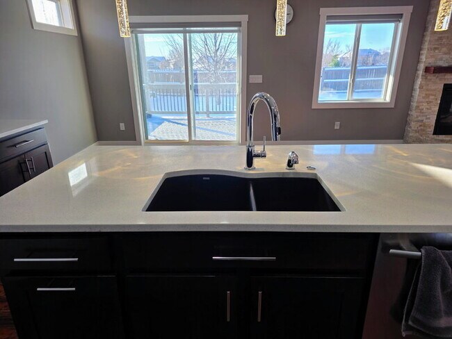 Building Photo - 482 NE Westgate Dr