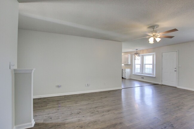 Building Photo - Sweet 3 bed 2 bath. Updated