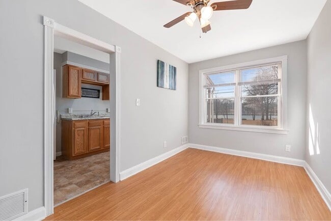 Building Photo - 114 Riverthorn Rd