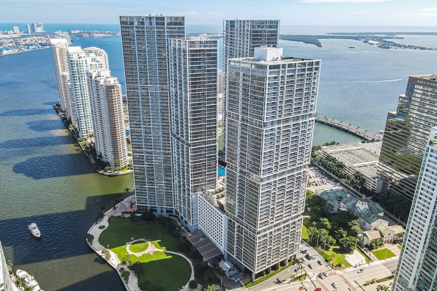 Building Photo - 485 Brickell Ave