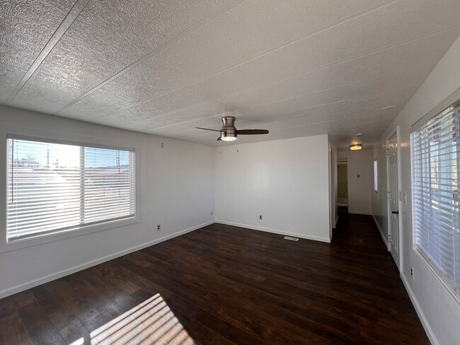 Building Photo - Two bedroom manufactured home in Silver Springs, NV