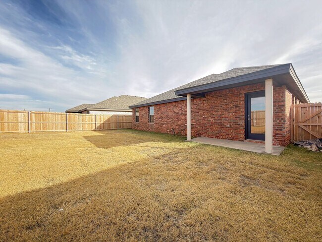 Building Photo - The Perfect Blend of Function and Luxury