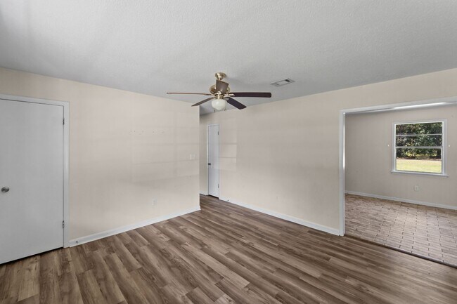 Building Photo - 234 Deerwood Dr