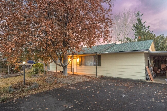 Building Photo - Remodeled 3 Bedroom 2 Bathroom Home, yard, carport