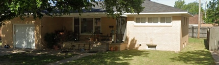 Building Photo - 3 Bedroom, 1 Bathroom House with Attached ...