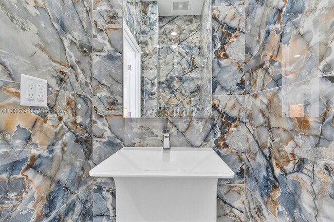 Building Photo - 21301 NE 38th Ave