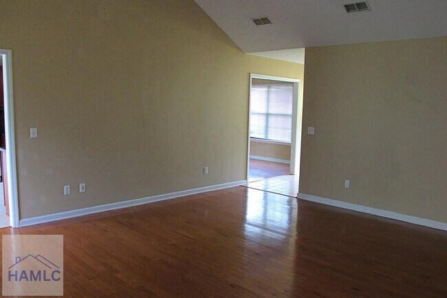 Building Photo - 180 Waters Ave