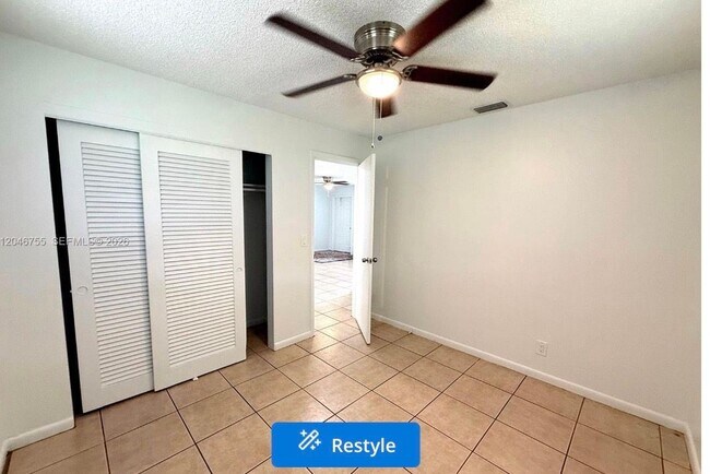 Building Photo - 12096 Dolphin Dr