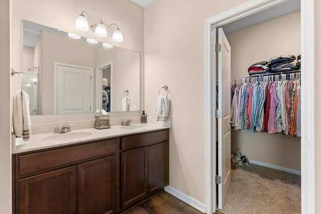 Building Photo - 220 Woodland Sky Dr