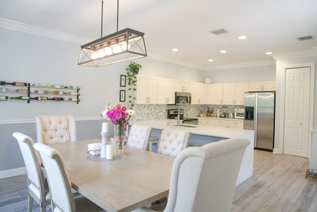 Building Photo - 2877 SW Venice Ct