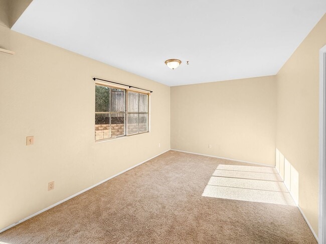 Building Photo - Beautiful 4BR/2.5BA Home Featuring a Large...