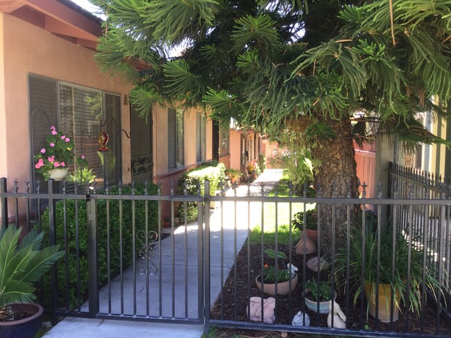 4 apartment duplex - 224 Linwood Ave