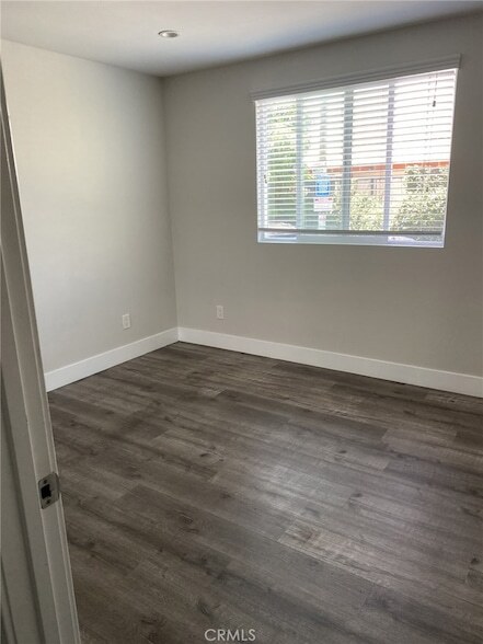 Building Photo - 2420 1/2 Folsom Street Unit