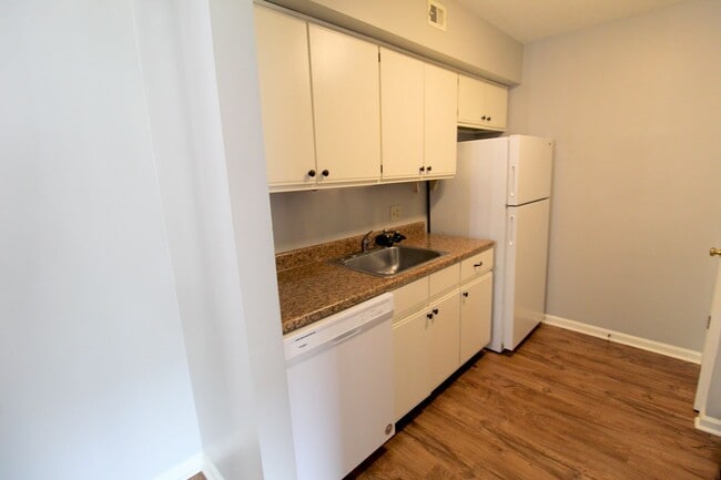 Building Photo - 1018-1 Blue Ridge Dr