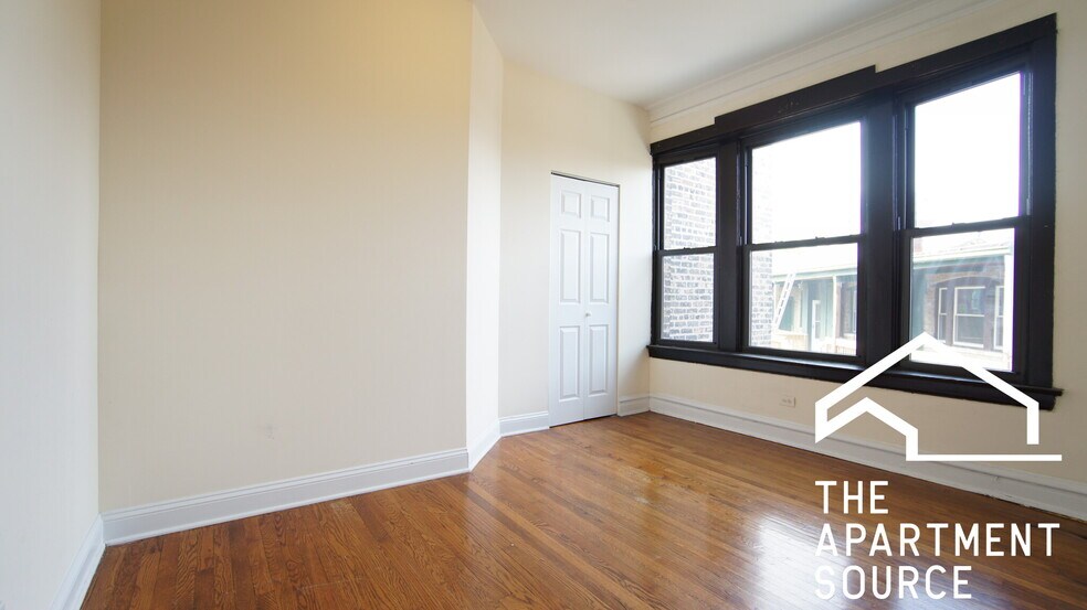 Building Photo - 2647 N Sawyer Ave