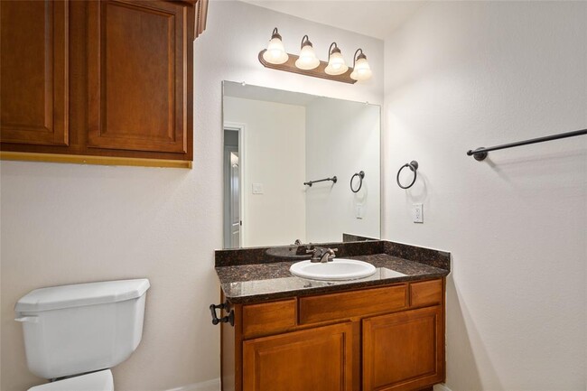 Full bathroom 1st floor - 1335 Studer St