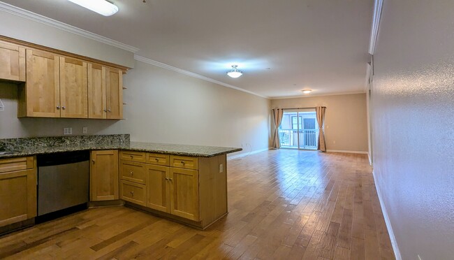 Open Floor plan in main living area - 214 S Alexandria Ave