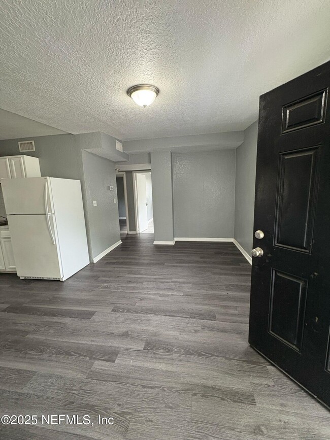 Building Photo - 2540 Spirea St