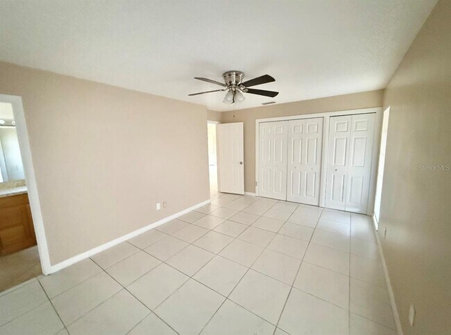 Building Photo - 810 Royal Palm Dr