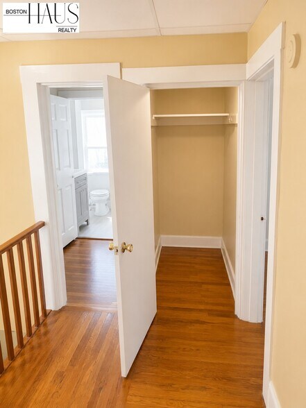 Building Photo - 33 Inman St