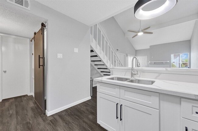 Building Photo - 12111 Lemon Ridge Ln