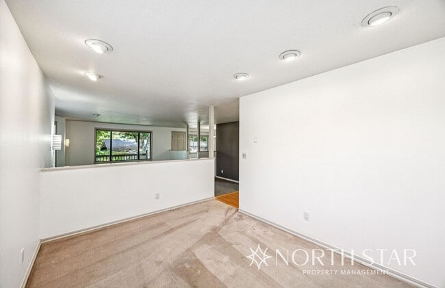Building Photo - Charming One-Level Home on a Quiet Cul-de-...