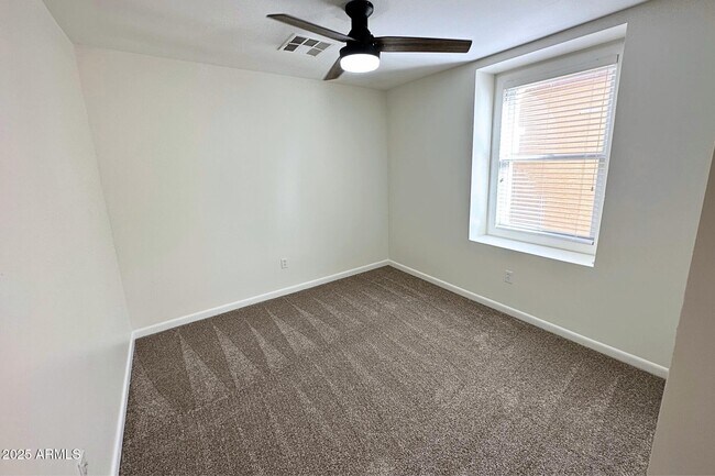 Building Photo - 1345 S Owl Dr