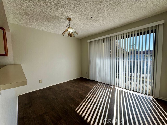 Building Photo - 987 E Del Mar Blvd