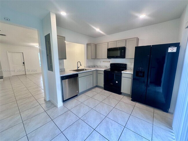 Building Photo - 540 NE 5th Ln