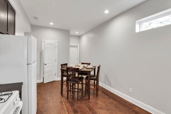 Building Photo - 288 S Souder Ave