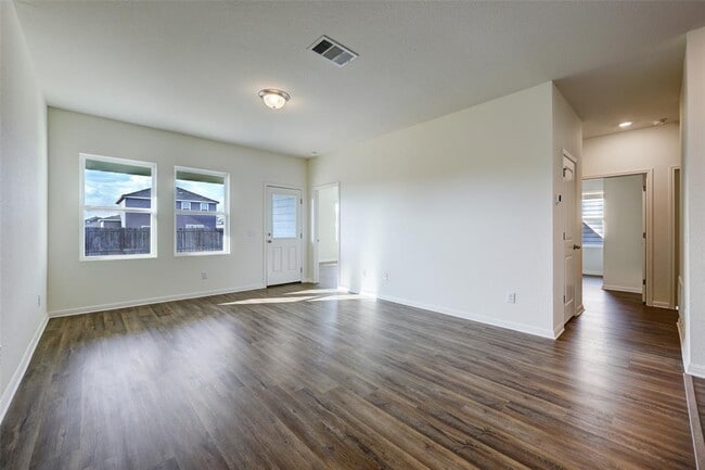 Building Photo - 210 Seneca Loop