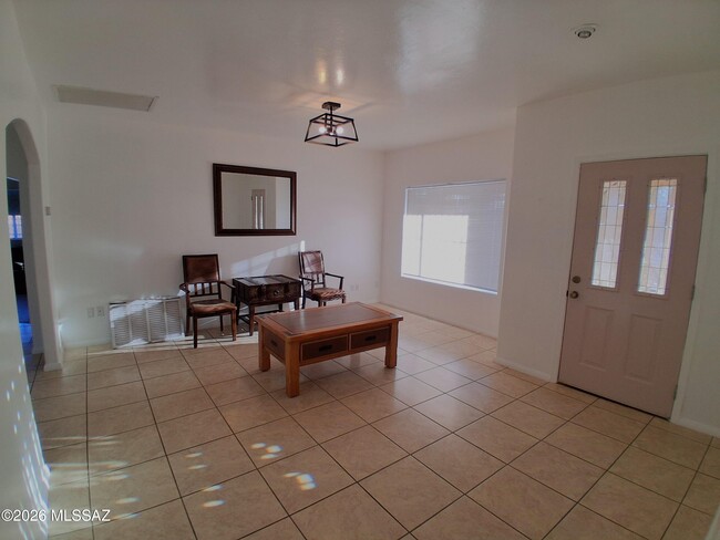 Building Photo - 2650 W Aurora Dr