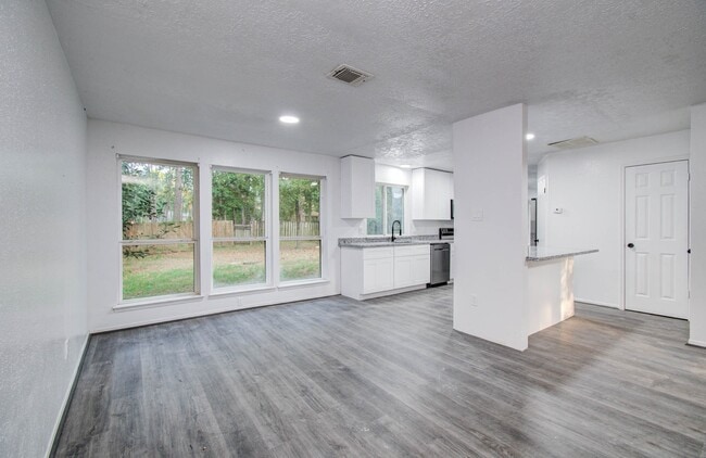 Building Photo - 5006 Village Springs Dr