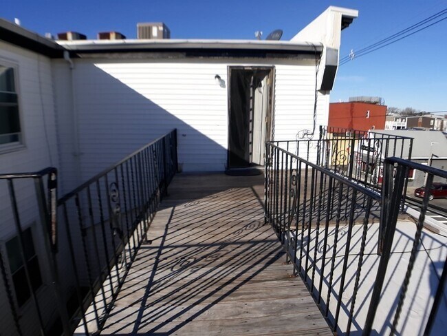 Building Photo - 49 Cottage St